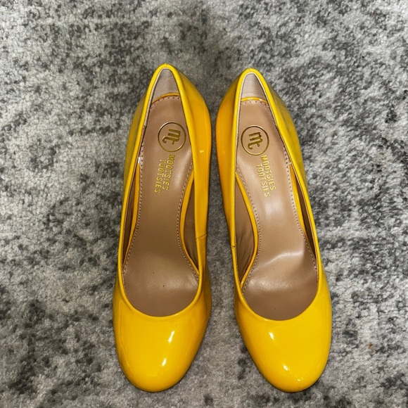NWT Mootsies Tootsies Patent Platform Pumps Yellow Size: 9 - Picture 2 of 4